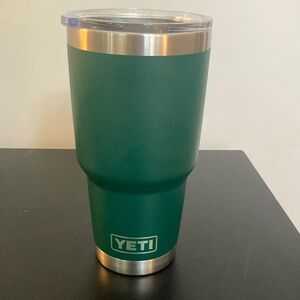 YETI Forest Green Tumbler with lid 30oz